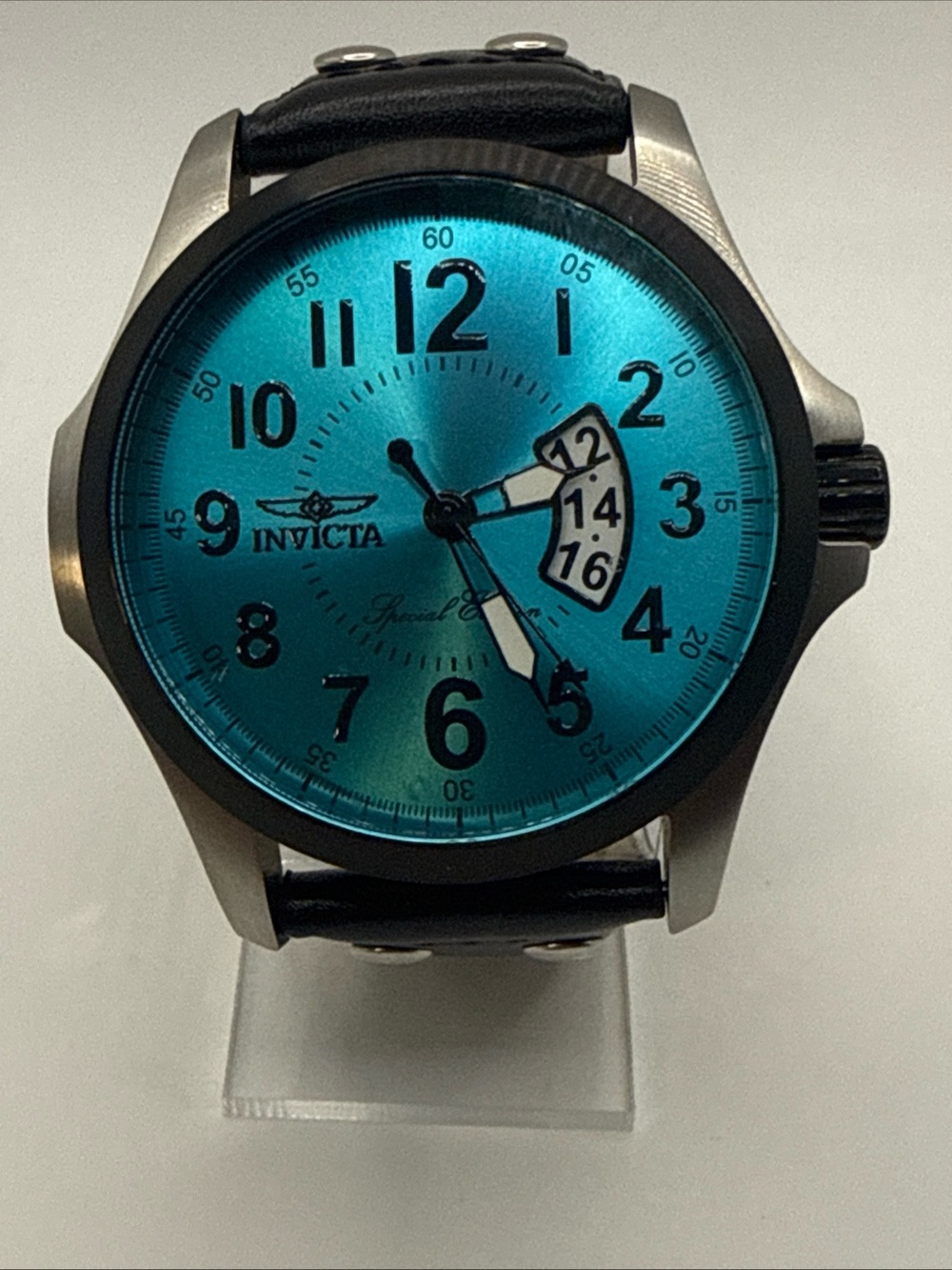Invicta Specialty 18662 is a men's quartz timepiece New Battery Light Blue